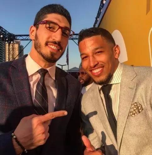 首场比赛的 首场比赛的